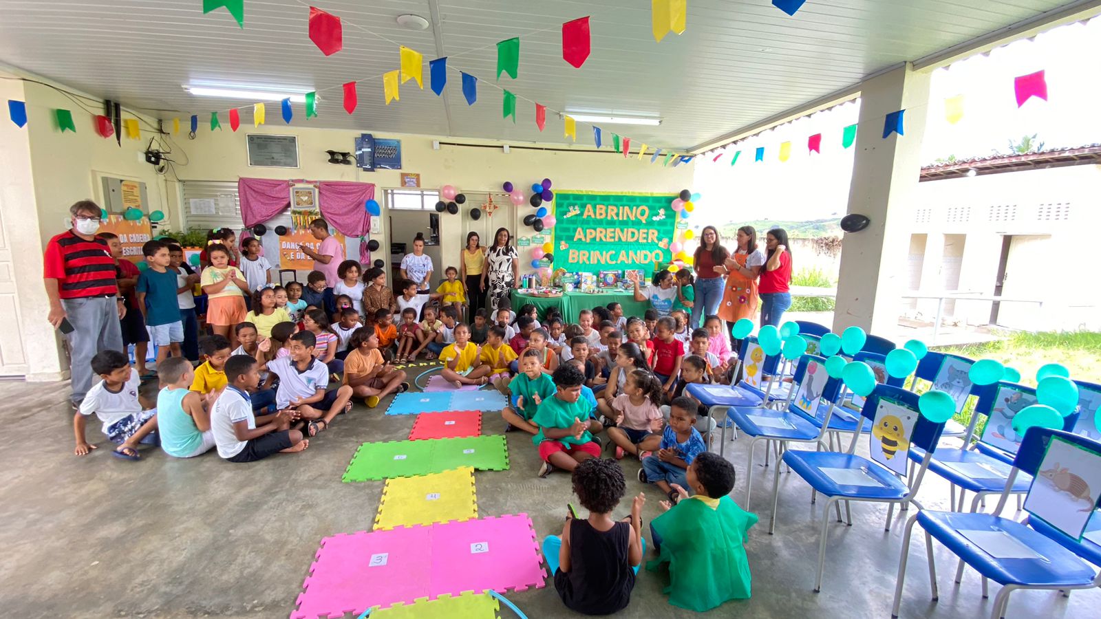 Alunos da Escola Municipal Manoel Batista Valadão