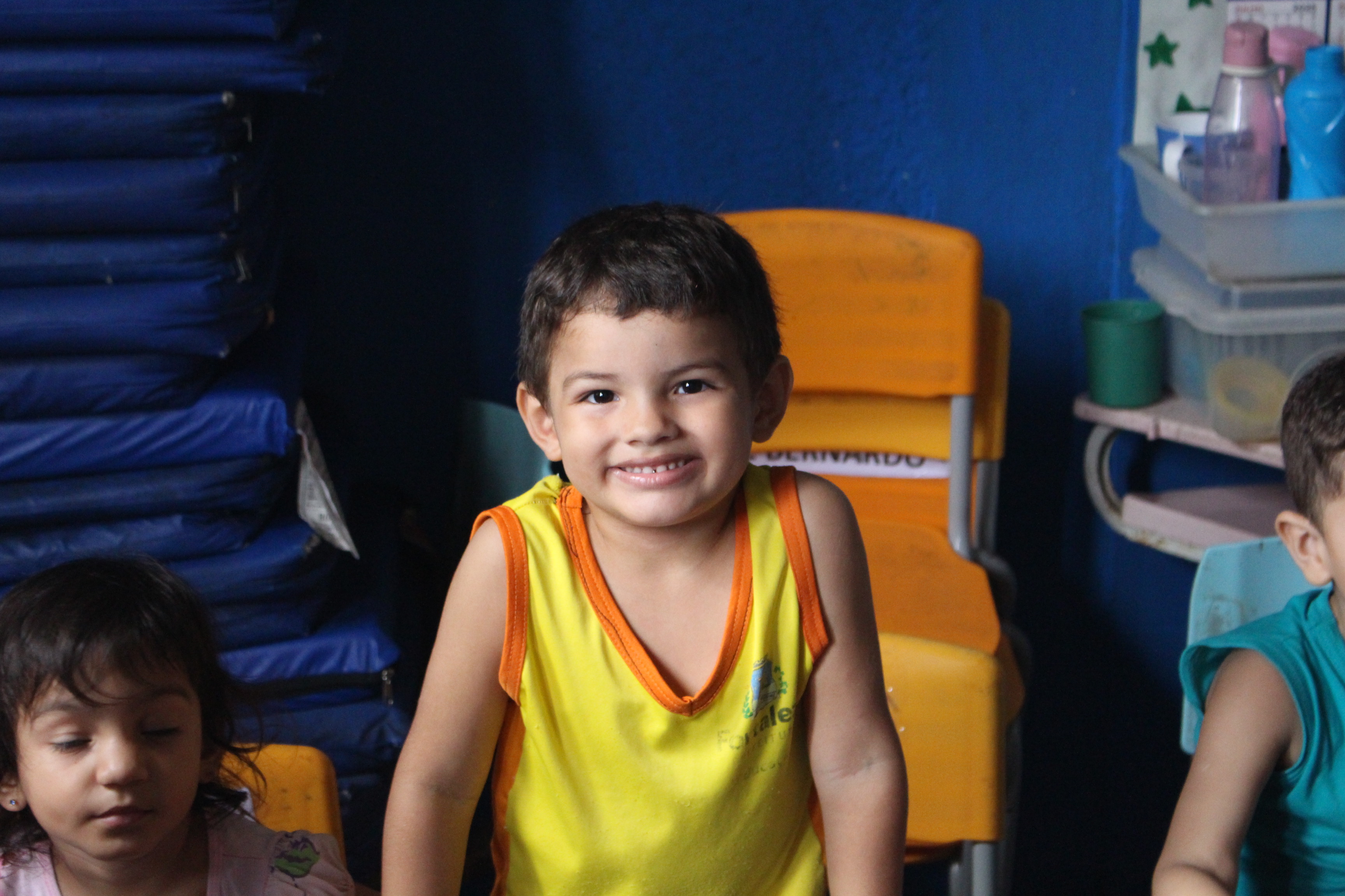 Foto criança sorrindo