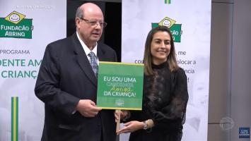 Soraya Thronicke assina termo de compromisso com o Programa Presidente Amigo da Criança