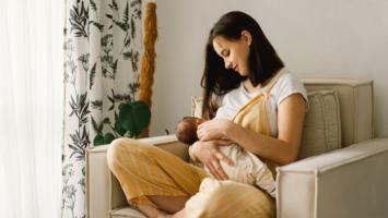 Campanha da Fundação Abrinq conscietiza sobre o aleitamento materno
