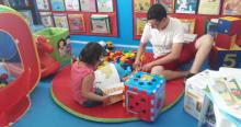 Fundação Abrinq entrega kit de livros e brinquedos para creche em Pacaraima (RR)