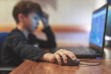 Como proteger crianças e adolescentes na Internet: guia para um ambiente digital seguro