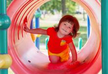 Menina brincando no Creche