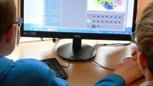Empresa Amiga da Criança, Suprisul, doa 15 computadores para crianças e adolescentes