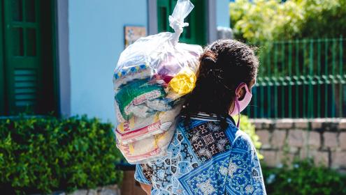 “As cestas básicas têm matado a fome de muita gente da comunidade”, diz a mãe de Ana Catarina, de 6 anos