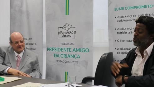 Leonardo Péricles se compromete com a infância e adolescência em cerimônia na Fundação Abrinq