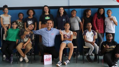 Fundação Abrinq e Mercadão dos Óculos realizam doações para crianças e adolescentes em Diadema – SP