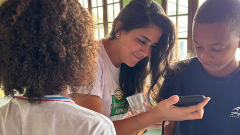 3 vantagens (e 3 desvantagens) do uso do celular para crianças