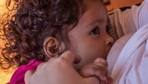 Entenda como prevenir fissuras na hora de amamentar