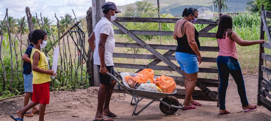 Fundação Abrinq estende o apoio a famílias no combate à fome e à Covid-19