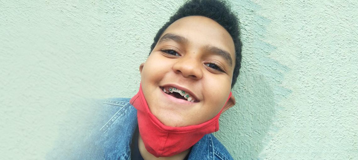 Crianças e adolescentes recebem aparelhos ortodônticos doados por voluntários
