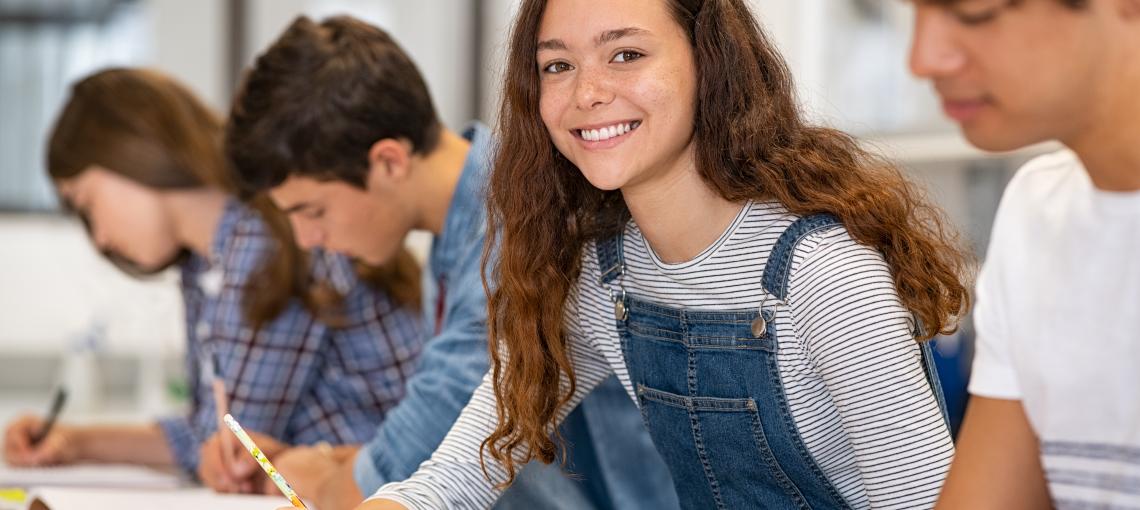 Adolescentes na escola