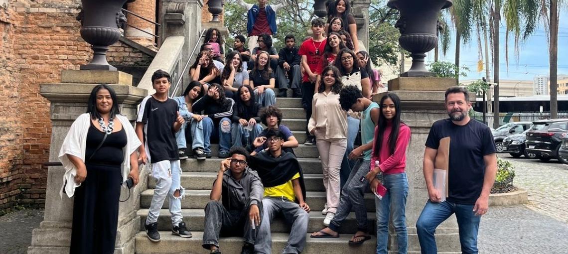 Visitação dos estudantes à Pinacoteca 